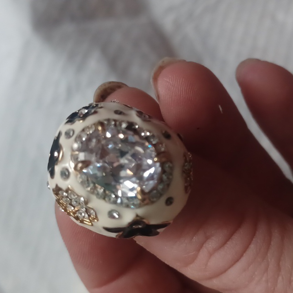 Women's statement piece ring size8